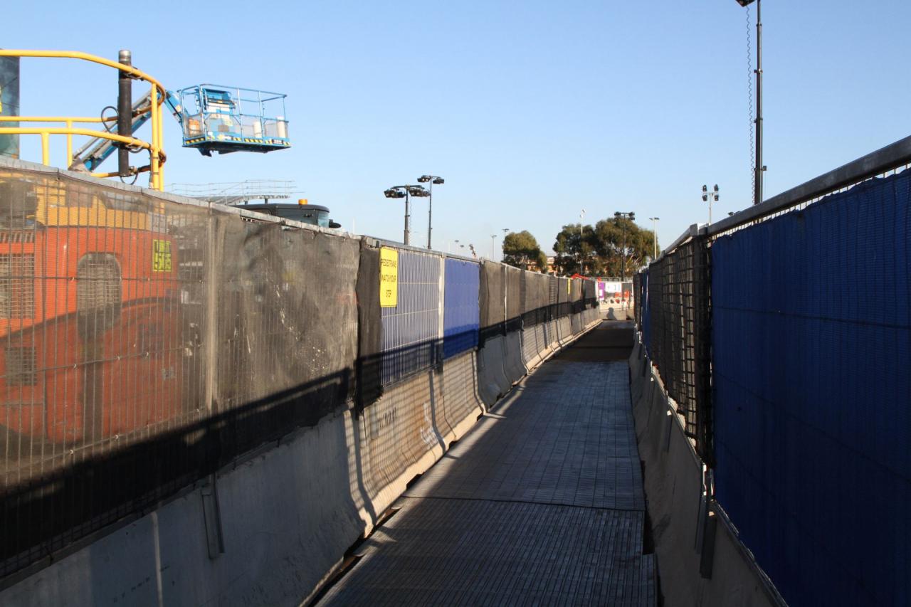 Temporary walkway guards