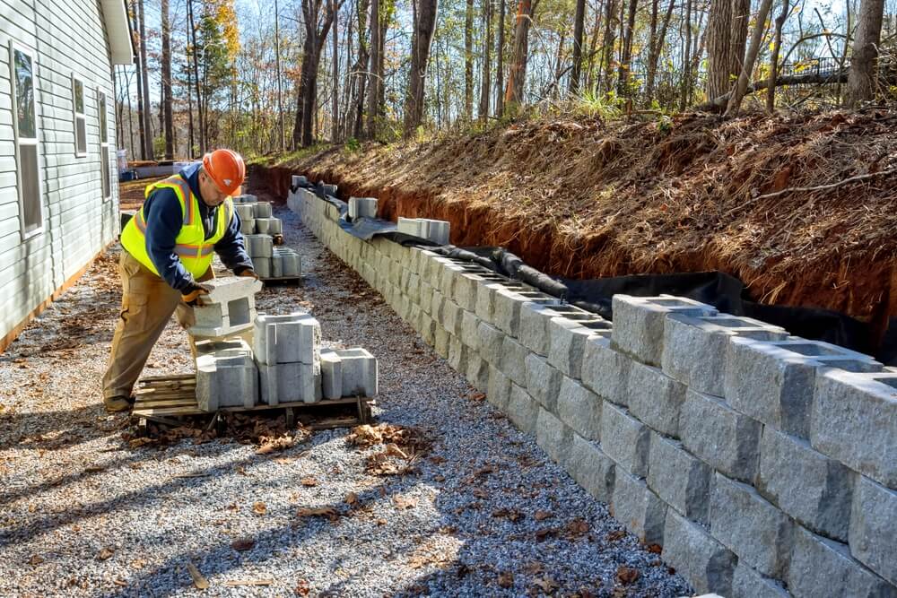 Retaining wall walkway