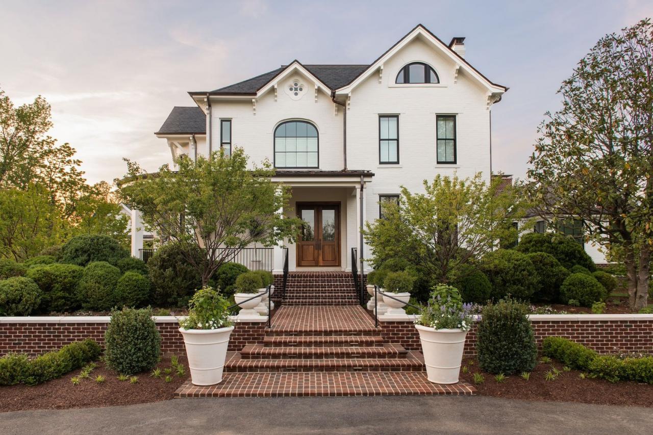 Modern front walkway