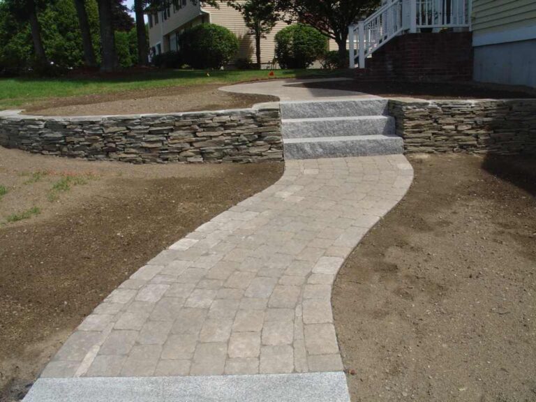 Retaining wall walkway